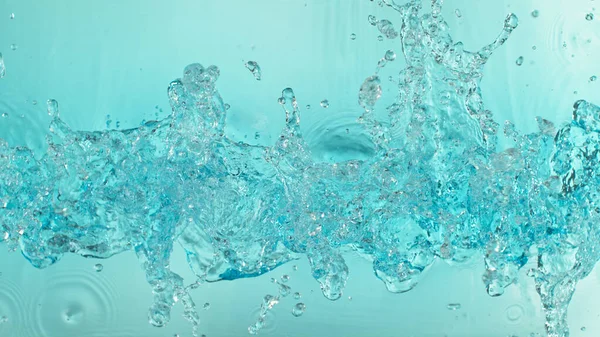 Movimento Congelamento Della Superficie Dell Acqua Spruzzante Sfondo Azzurro — Foto Stock