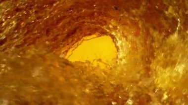 Viski ya da Cider Vortex 'in 1000 fps' lik Süper Yavaş Çekimi.