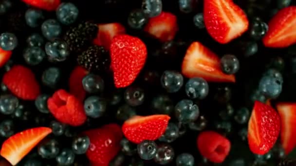 Super Slow Motion Shot Flying Rotating Blueberries Blackberries Raspberries 1000Fps — стоковое видео