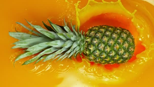 Super Slow Motion Shot Splashing Fresh Pineapple Inglês Filmado Alta — Vídeo de Stock