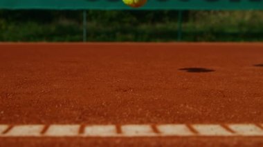 Süper Yavaş Tenis Topu Atışı 300 metrede Clay Court Hattı 'na çarptı..