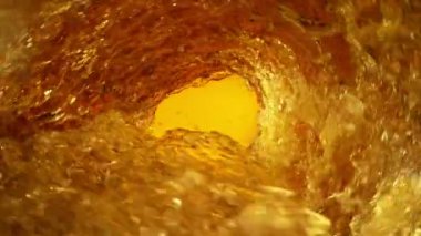 Viski ya da Cider Vortex 'in 1000 fps' lik Süper Yavaş Çekimi.