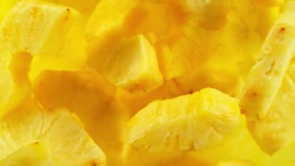 Super Slow Motion Skott Flygande Färsk Ananas Skivor 1000 Fps — Stockvideo