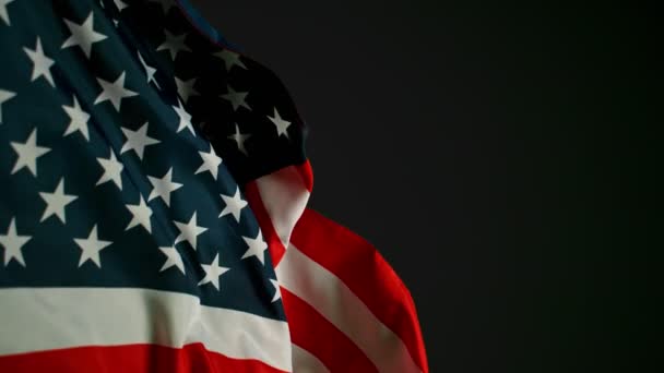 Närbild Viftande Amerikansk Flagga Svart Bakgrund Super Slow Motion Filmad — Stockvideo