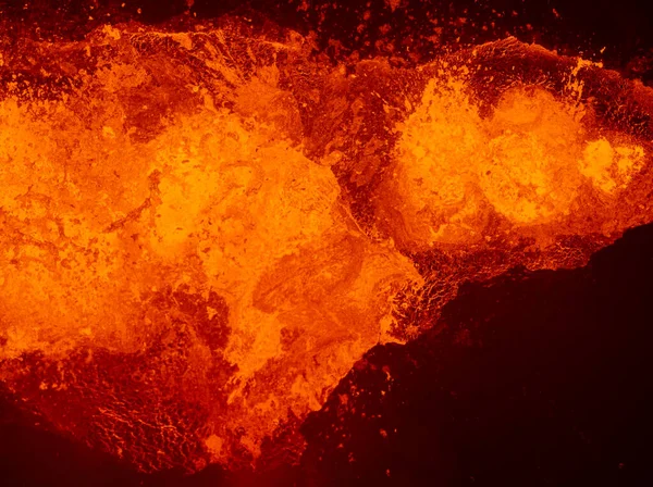 Vista Aérea Uma Cratera Lava Fervente Close — Fotografia de Stock