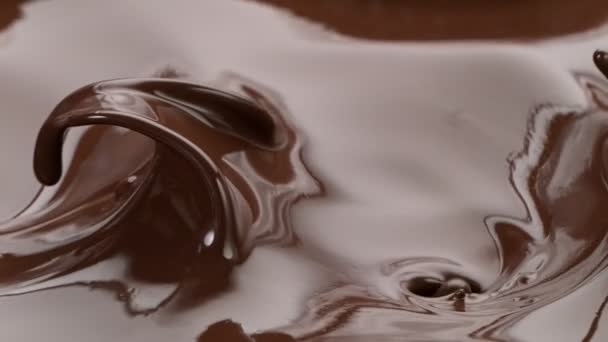 1000Fpsの黒い背景で分離された溶かされたチョコレートのスプラッシュの極度の遅い動きのショット — ストック動画