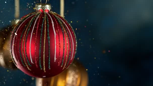 Palline Natale Decorativi Con Luci Bokeh Glitter Caduta Super Slow — Video Stock