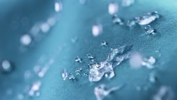 超慢速下降的水滴落在防水布纹理上 在高速电影摄影机上拍摄 — 图库视频影像