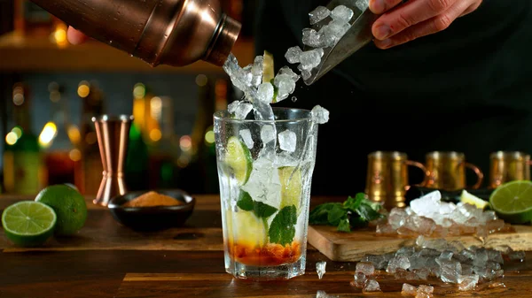 Close Preparing Mojito Cocktail Bar —  Fotos de Stock