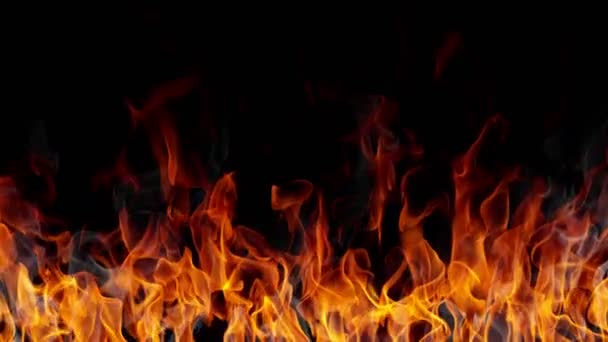 Super Langzame Beweging Van Vuur Vlammen Geïsoleerd Zwarte Achtergrond Gefilmd — Stockvideo