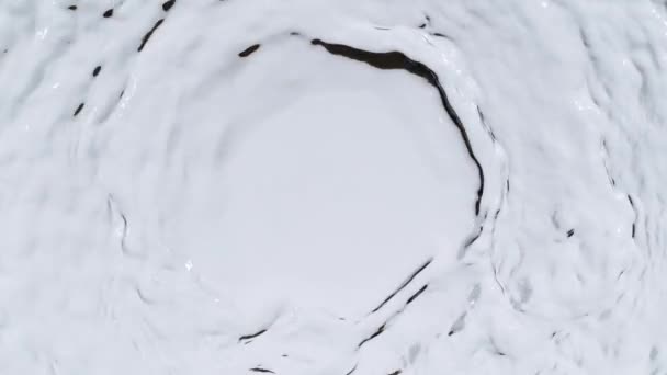 Mouvement Super Lent Vague Eau Sur Fond Blanc Filmé Sur — Video