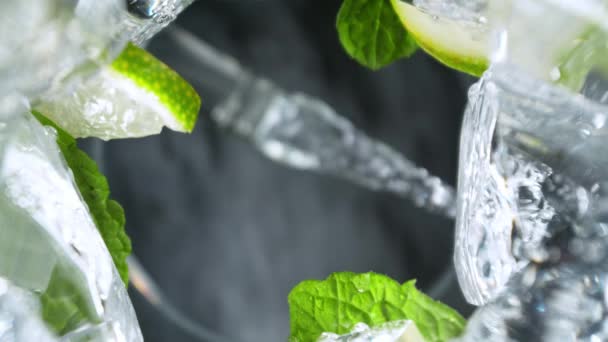 Super Slow Motion Shot Mojito Cocktail Pouring Unique Angle View — стоковое видео