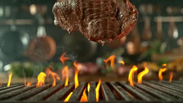 Mutfakta Düşen Lezzetli Bifteğe Yakın Çekim Süper Yavaş Çekim Yüksek — Stok video