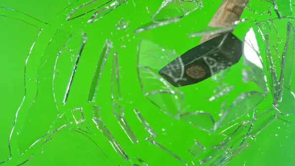 Freeze Motion Glass Breaking Hammer Shattering Green Background — Stock Photo, Image