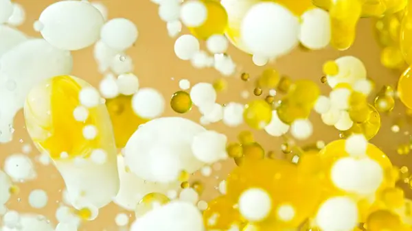Freeze Motion Shot Moving Oil Milk Bubbles Fundo Dourado Conceito Imagens De Bancos De Imagens