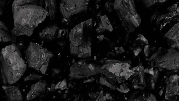 Super Slow Motion Shot Coal Explosion Απομονωμένο Μαύρο Φόντο Στα Βίντεο Κλιπ