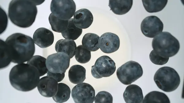 Frische Blaubeeren Fallen Joghurtcreme Ansicht Von Oben Nach Unten Stockfoto