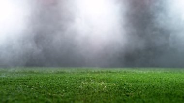 Yapay Işıklandırmalı Futbol, Sisli Yağmurlu Hava 'nın yakın çekimi. 1000 fp 'de Süper Yavaş Hareket. Yüksek Hız Sineması Kamerası 'nda 1.000 fps hızla çekilmiştir..