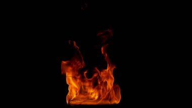 Ateşin Süper Yavaş Hareketi Kara Arkaplan 'da izole edildi. Yüksek Hız Sinema Kamerası 'nda 1.000 fp' de çekilmiştir.