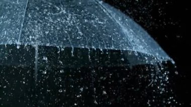 Şeffaf Şemsiye 'ye Yağmur Damlaları, Süper Yavaş Film Yüksek Hızda Sinema Kamerası 1.000 fps