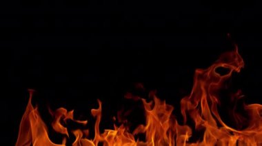 Ateşin Süper Yavaş Hareketi Kara Arkaplan 'da izole edildi. Yüksek Hız Sinema Kamerası 'nda 1.000 fp' de çekilmiştir.