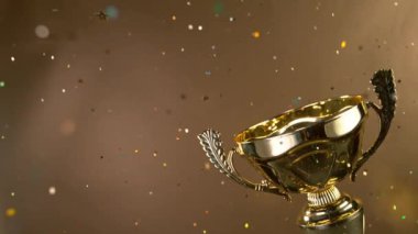 Süper Yavaş Hareket. Kahverengi arka planda Patlayan Altın Parıltılar ve Yıldızlarla Şampiyon Altın Kupa. Başarı, Zafer veya Başarı Konsepti .