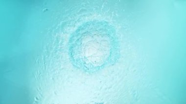 Twister Shape 'de Su Sıçratma Hareketi. Yüksek Hız Sinema Kamerası, 1000 fp..