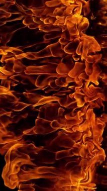 Siyah arka planda izole edilmiş çok yavaş ateş alevleri. 1000 fps yükseklikteki yüksek hızlı sinema kamerasında çekildi.