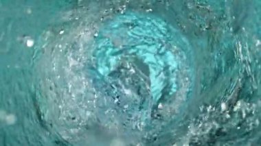 Twister Shape 'de Dönen Suyun Süper Yavaş Hareketi. Yüksek Hız Sinema Kamerası, 1000 fp.