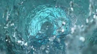 Twister Shape 'de Dönen Suyun Süper Yavaş Hareketi. Yüksek Hız Sinema Kamerası, 1000 fp.