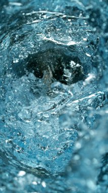 Dönen Suyun Dönen Hareketi Twister Şeklinde Dondur