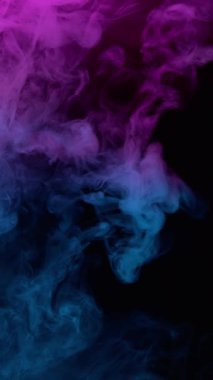 Neon Renklerinde Atmosferik Dumanın Süper Yavaş Çekimi, 300 fite Soyut Arkaplan.
