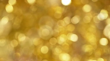 Yağan Kar Taneleriyle Renkli Parlak Arkaplan Noel Dekorasyonu. Slow Motion Görüntüsü. Yüksek Hız Sinema Kamerası, 1000 fp.