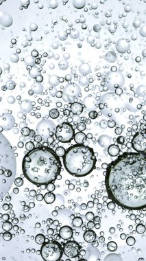 Hafif Arkaplanda Hareket Eden Yağ Kabarcıklarının Makro Çekimi