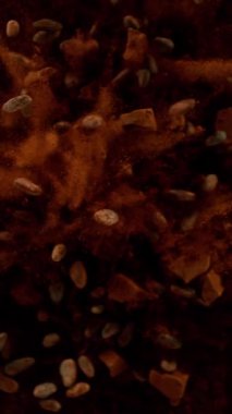 Patlayan kakao çekirdekleri. Üst Manzara. 1000 fps hızla yüksek hızlı sinematik kamera ile çekildi..