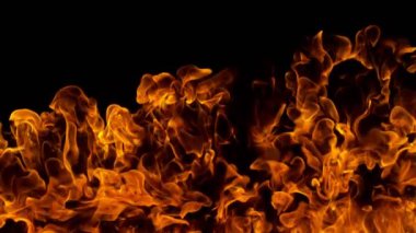 Yanan Alevlerin Süper Yavaş Çekimi Siyah Arkaplanda izole edildi. 1000 FPS 'te Yüksek Hız Sineması Kamerası' nda çekildi. .