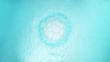 Twister Shape 'de Dönen Suyun Süper Yavaş Hareketi. Yüksek Hız Sinema Kamerası, 1000 fp.