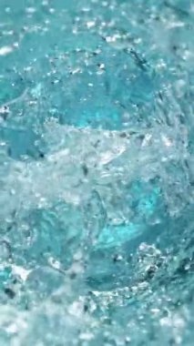 Twister Shape 'de Dönen Suyun Süper Yavaş Hareketi. Yüksek Hız Sinema Kamerası, 1000 fp.