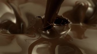 Dönen Erimiş Çikolatanın Süper Yavaş Hareketi. Yüksek Hız Sinema Kamerası, 1000 Fps