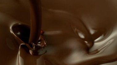 Dönen Erimiş Çikolatanın Süper Yavaş Hareketi. Yüksek Hız Sinema Kamerası, 1000 Fps