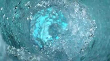 Twister Shape 'de Dönen Suyun Süper Yavaş Hareketi. Yüksek Hız Sinema Kamerası, 1000 fp.