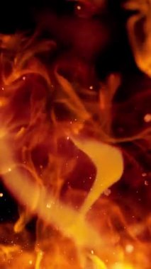 Ateşin Süper Yavaş Hareketi Kara Arkaplan 'da izole edildi. Yüksek Hız Sinema Kamerası 'nda 1.000 fp' de çekilmiştir.