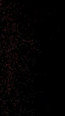 Siyah arka planda izole edilmiş süper yavaş kıvılcımlar. 1.000 fps hızla yüksek hızlı sinema kamerasıyla çekildi.