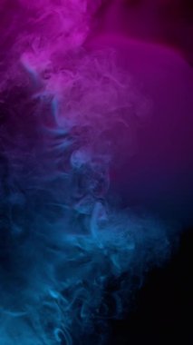 Neon Renklerinde Atmosferik Dumanın Süper Yavaş Çekimi, 300 fite Soyut Arkaplan.