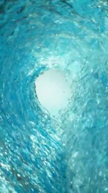 Twister Shape 'de Dönen Suyun Süper Yavaş Hareketi. Yüksek Hız Sinema Kamerası, 1000 fp.