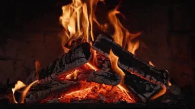 Şöminedeki Sıcak Közlerin Yavaş Hareketi, Yakın plan