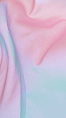 Pastel rengi şeffaf ipek kumaş rüzgarla akıyor, süper yavaş çekim. Yüksek hızlı sinematik kamerada 1000 fps hızla çekilmiştir..