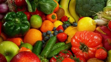 Kamera Hareketi, Taze Meyve ve Sebzelerin Farklı Tipleri Bir Yığın Üzerinde, Yakın Çekim