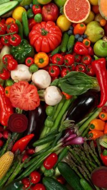 Kamera Hareketi, Taze Meyve ve Sebzelerin Farklı Tipleri Bir Yığın Üzerinde, Yakın Çekim