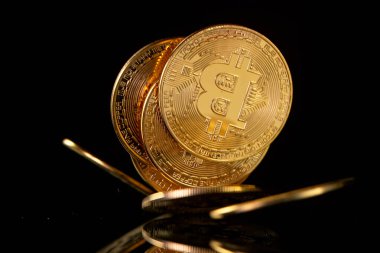 Bitcoin ve kripto para yatırım konsepti. Bitcoin kripto altın sikke